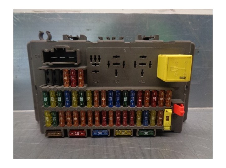Recambio de caja reles / fusibles para mg serie 75 (rj) 2.0 v6 24v cat referencia OEM IAM YQE103138  