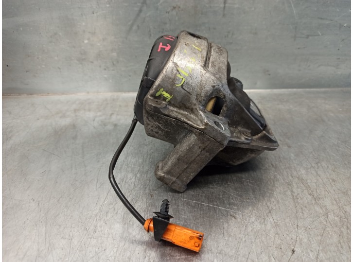 Replacement left engine mount for Audi A5 Sportback (8T) 2.0 16V TDI OEM IAM reference 8R0199381 