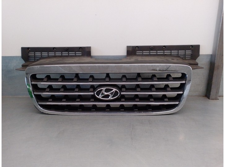 Recambio de rejilla delantera para hyundai trajet (fo) 2.0 crdi gls referencia OEM IAM 863523A000 
