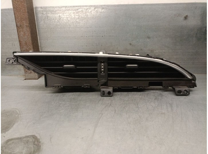 Recambio de aireador para toyota yaris (_p13_) 1.5 hybrid (nhp130_) referencia OEM IAM 556700D240 556700D240 