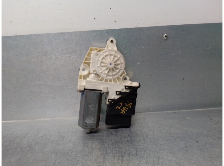 Recambio de motor elevalunas trasero izquierdo para volkswagen golf iv berlina (1j1) 1.9 tdi referencia OEM IAM 101389102 18 PIN