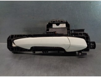 FRONT RIGHT EXTERIOR DOOR HANDLE A2047601634 
