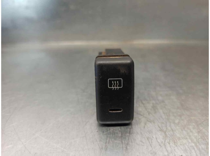 Replacement rear window button for Opel Monterey Ltd OEM IAM reference 8970853822 