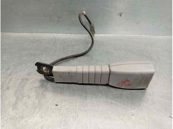 Replacement seatbelt buckle for Hyundai Accent (MC) 1.4 CAT OEM IAM reference 060210 2 PINS 4 DOORS