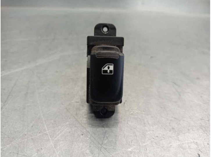 Replacement rear right window switch for Hyundai Accent (MC) 1.4 CAT OEM IAM reference 935782D000 