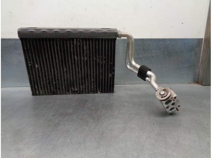 Replacement air conditioning evaporator for BMW 3 Series saloon (E90) 320d OEM IAM reference 64119290888 N668618N VALEO