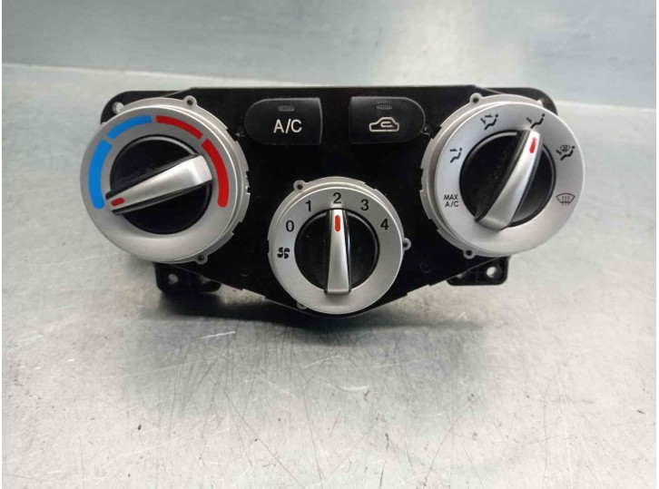 Replacement heating / air conditioning control for Hyundai Accent (MC) 1.4 CAT OEM IAM reference 972501EXXX 