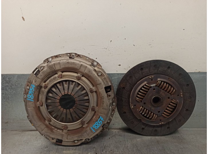 Replacement clutch kit for Hyundai ix35 1.7 CRDi CAT OEM IAM reference 4130032021 32021 VALEO