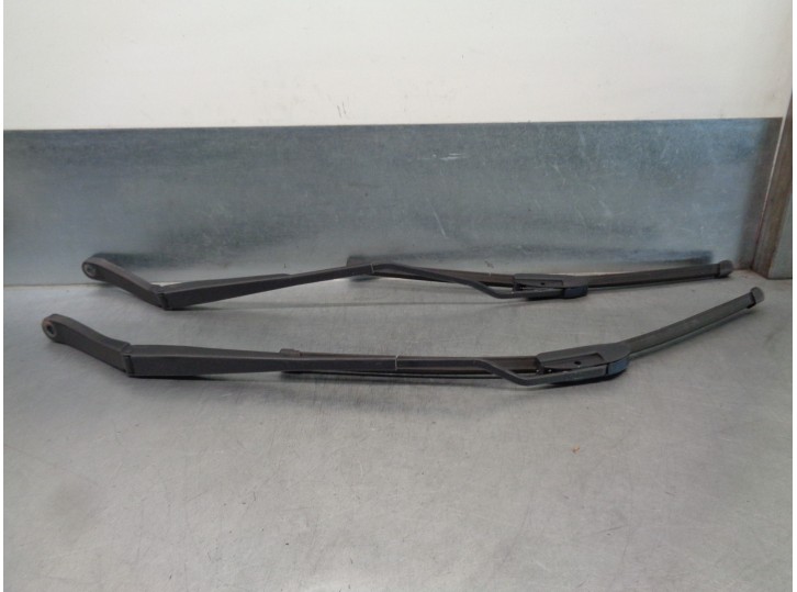 Recambio de brazo limpia delantero derecho para mg serie 600 (rh) 2.0 turbodiesel referencia OEM IAM 56104627 