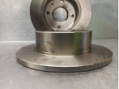 Recambio de disco freno trasero para ford orion referencia OEM IAM 6016523  