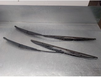 Recambio de brazo limpia delantero derecho para fiat punto berlina (188) 1.2 16v cat referencia OEM IAM 1818035000A EL PAR DER /