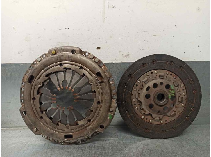 Recambio de kit embrague para volkswagen golf iv berlina (1j1) 1.9 tdi referencia OEM IAM 038198141PX 123035310 LUK