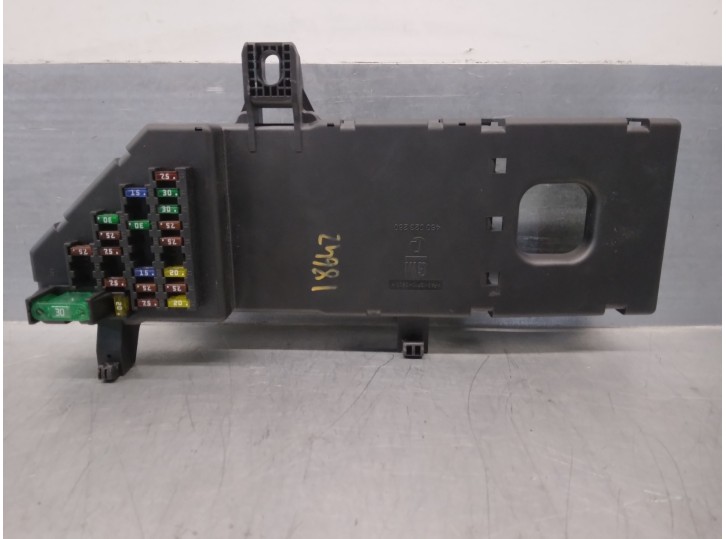 Recambio de caja reles / fusibles para opel vectra c berlina 1.8 16v cat (z 18 xe / 2h9) referencia OEM IAM 518777016 