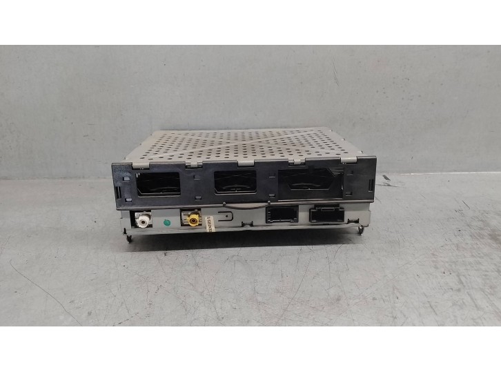 Replacement audio system / radio CD for Audi A6 saloon (4F2) 3.0 V6 24V TDI OEM IAM reference 4F0035541 BECKER