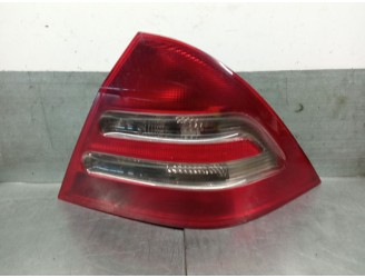 Recambio de piloto trasero derecho para mercedes-benz clase c (w203) berlina 2.2 cdi cat referencia OEM IAM A2038200264 A2038200