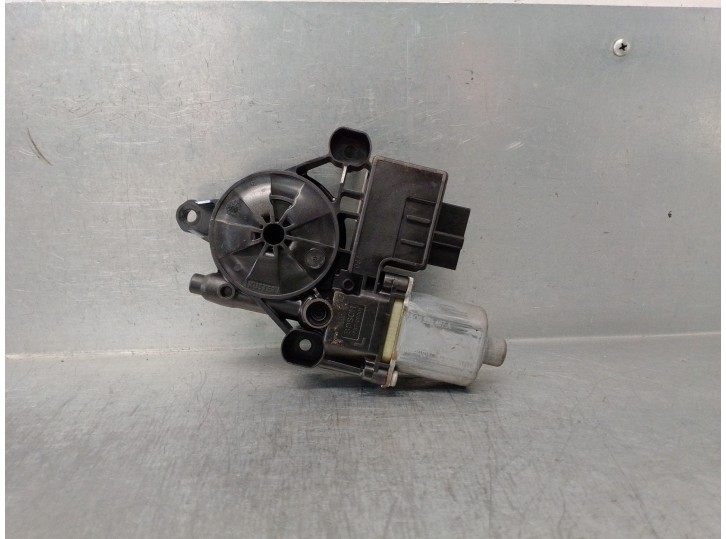 Replacement rear left window regulator motor for Seat Leon ST (5F8) FR OEM IAM reference 5Q0959407A 5 PINS 5 DOORS