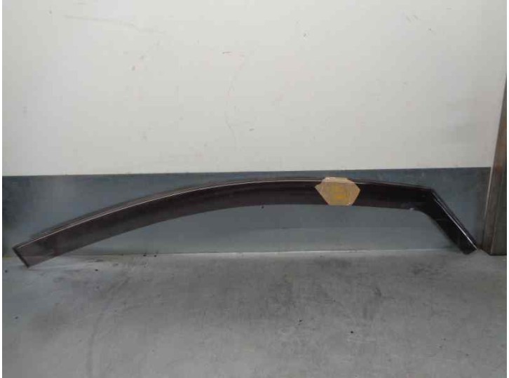 Recambio de molduras delanteras para skoda superb combi (3t5) 2.0 tdi dpf referencia OEM IAM 