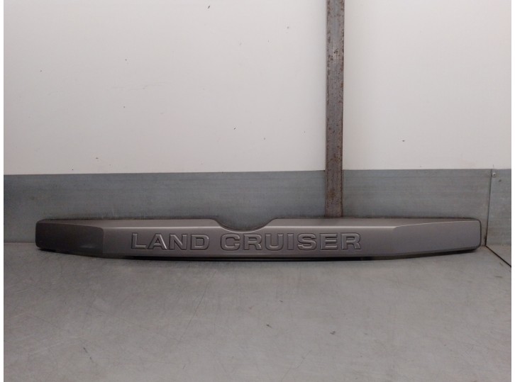 Recambio de molduras traseras para toyota land cruiser (j15) 3.0 turbodiesel cat referencia OEM IAM 7681260140  5 PUERTAS