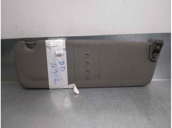 Recambio de parasol derecho para renault trafic caja cerrada (ab 4.01) 1.9 diesel referencia OEM IAM 7701477801  