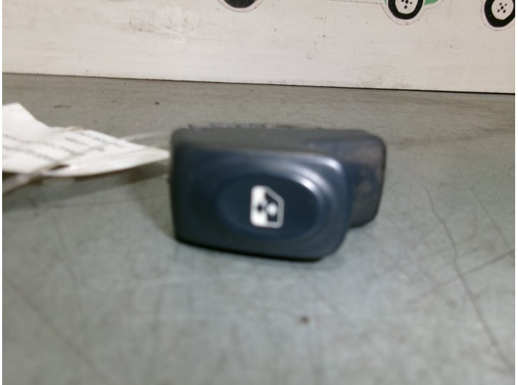 Recambio de mando elevalunas delantero izquierdo para renault clio ii fase i (b/cbo) 1.6 referencia OEM IAM 8200467793 