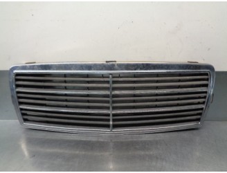 Recambio de rejilla delantera para mercedes-benz clase c (w202) familiar 2.5 20v turbodiesel cat referencia OEM IAM A2028880023 