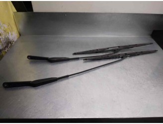 Recambio de brazo limpia delantero derecho para renault trafic caja cerrada (ab 4.01) 1.9 diesel referencia OEM IAM 7700311582  