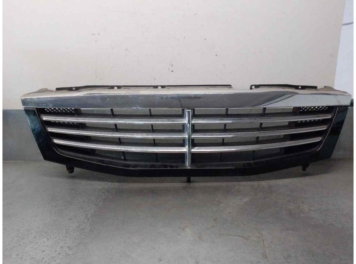 Recambio de rejilla delantera para ssangyong rexton 2.7 turbodiesel cat referencia OEM IAM 7946308000 