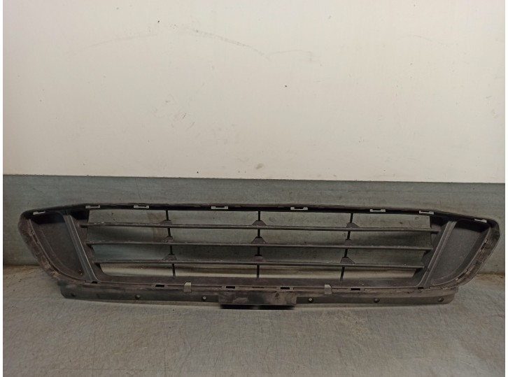 Replacement front grille for BMW 2 Series Gran Tourer (F46) 2.0 16V turbodiesel OEM IAM reference 7301566 