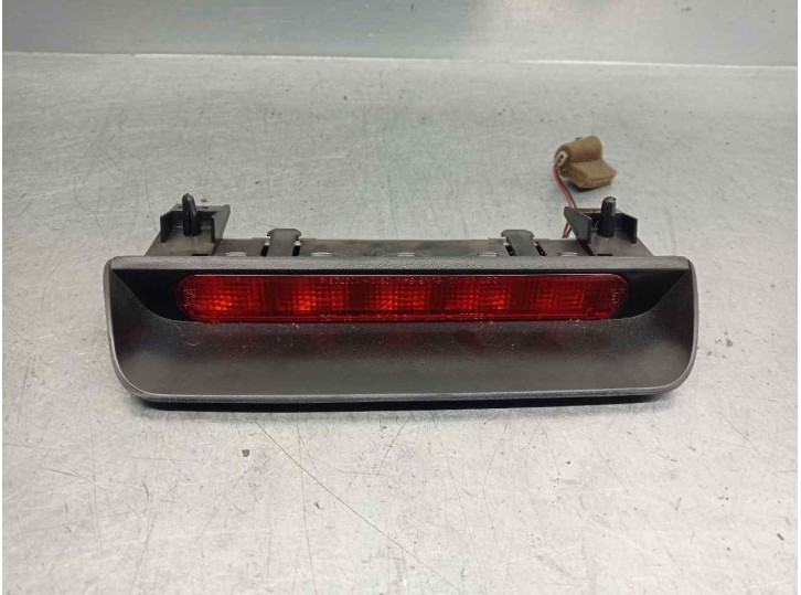 Recambio de luz central de freno para chevrolet tacuma se referencia OEM IAM 