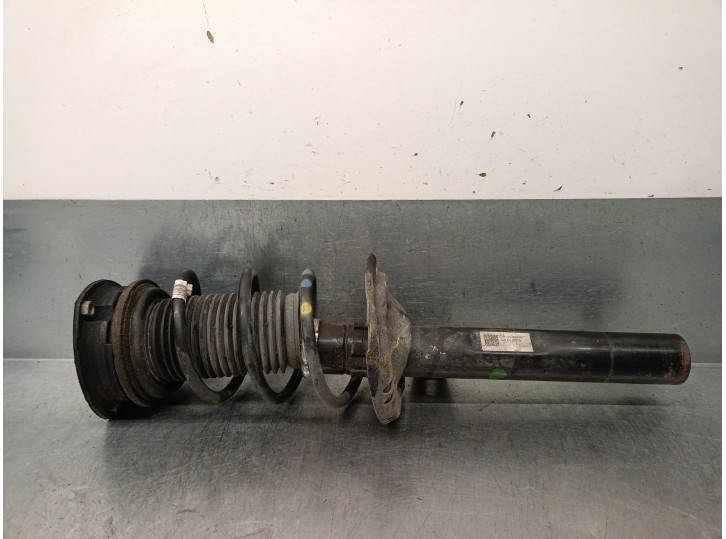 Replacement front right shock absorber for Seat Leon (5F1) 1.5 TSI OEM IAM reference 5Q0413023FM 5Q0413023FM 