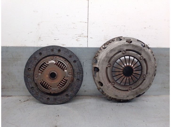 Replacement clutch kit for Seat Leon (5F1) 1.2 TSI OEM IAM reference 04E141026N 04E141026N SACHS