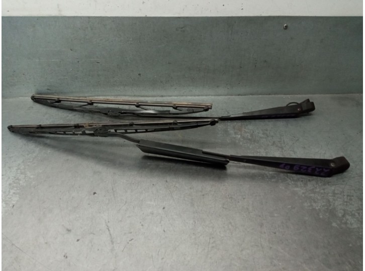 Recambio de brazo limpia delantero derecho para volvo 340-360 (343, 345) 2.0 referencia OEM IAM 3206942 3205844 