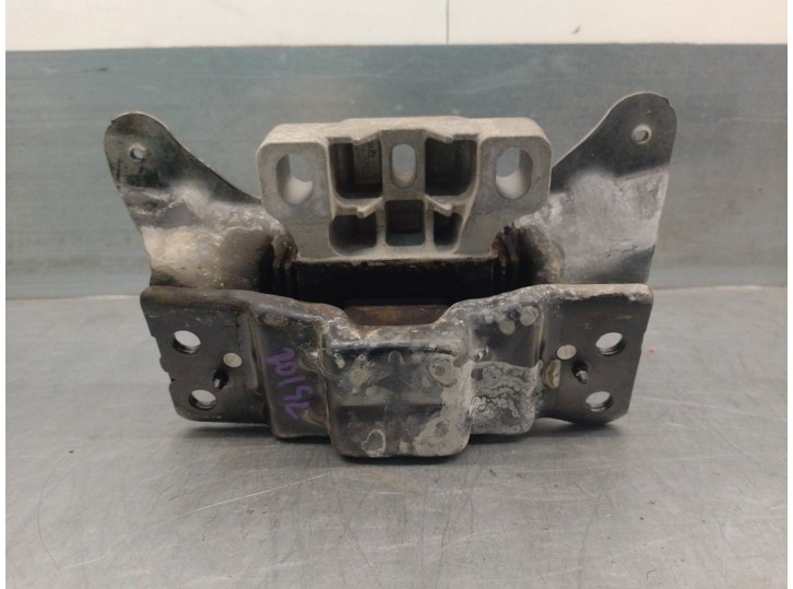Replacement left engine mount for Volkswagen Golf VII Lim. (BQ1) 1.6 TDI OEM IAM reference 5Q0199555BG 