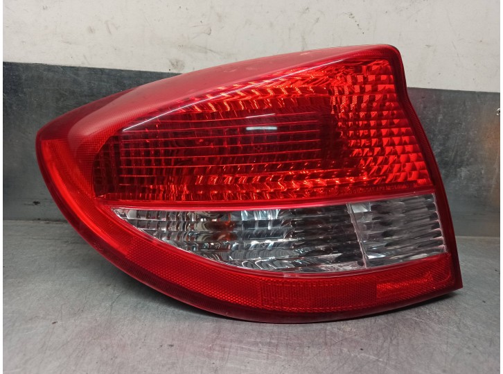 Recambio de piloto trasero izquierdo para kia rio 1.3 cat referencia OEM IAM 92401FD020  4 PUERTAS