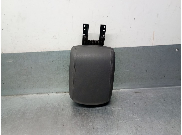 Recambio de apoyabrazos central para volvo c30 (533) 1.8 referencia OEM IAM 39879334 39879334 