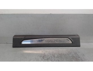 Recambio de molduras delanteras para alfa romeo giulia (952) 2.2 jtdm cat referencia OEM IAM 156107575 