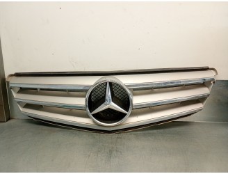 Recambio de rejilla delantera para mercedes-benz clase c (w204) berlina 3.0 cdi cat referencia OEM IAM A2048800023 A2048800023 