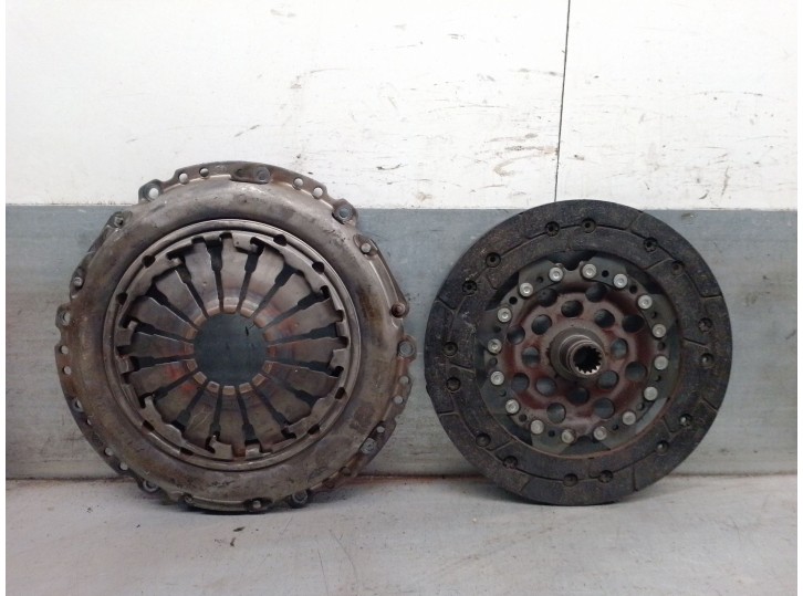 Replacement clutch kit for Suzuki Ignis II (MH) 1.3 DDiS (RM413D) OEM IAM reference 2210084E00 2210084E00 LUK
