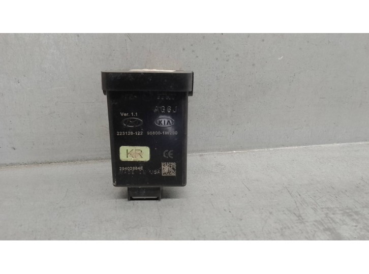 Recambio de modulo electronico para kia rio 1.1 crdi cat referencia OEM IAM 958001W200  