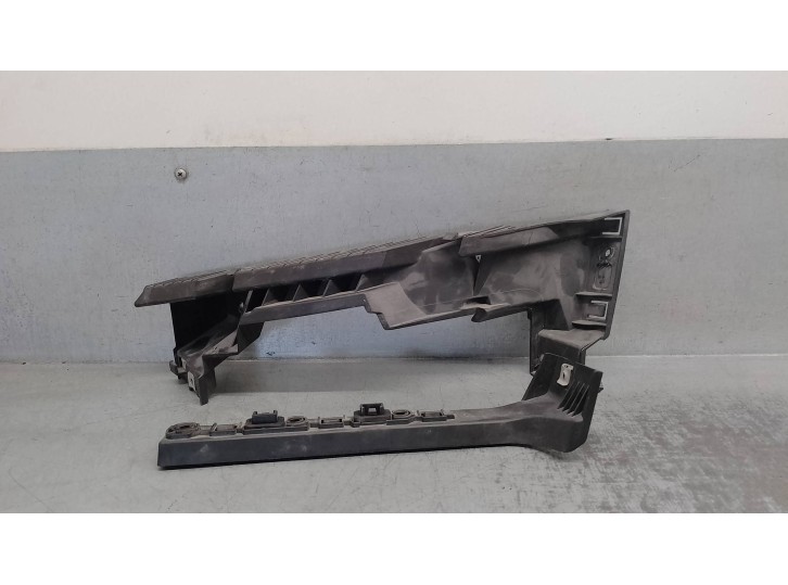 Recambio de molduras traseras para alfa romeo giulia (952) 2.2 jtdm cat referencia OEM IAM 50548336  