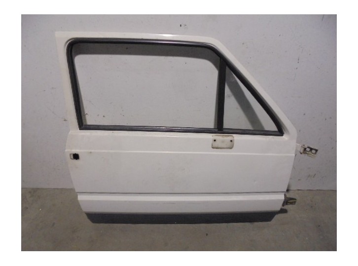 Recambio de puerta delantera derecha para seat terra 0.9 referencia OEM IAM BLANCA 4 PUERTAS