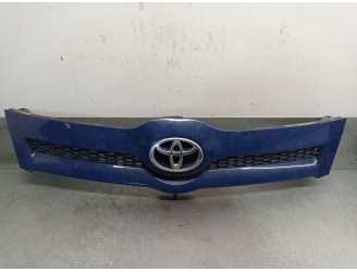 Recambio de rejilla delantera para toyota corolla verso (r1) 2.2 turbodiesel cat referencia OEM IAM 531110F020 531110F901 