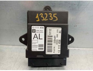 Replacement central locking unit for Opel Vectra C Saloon Club OEM IAM reference 13111456 
