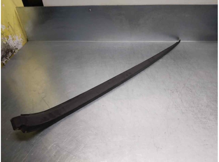 Recambio de molduras delanteras para volkswagen golf plus (5m1) 2.0 tdi referencia OEM IAM 5M0854327 