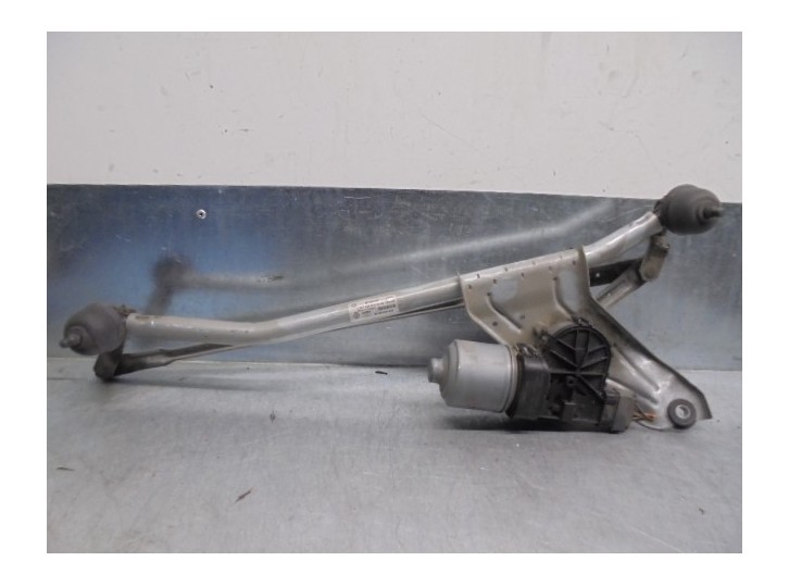 Replacement front wiper motor for Dacia Sandero 1.5 dCi diesel cat OEM IAM reference 0390241544 BOSCH