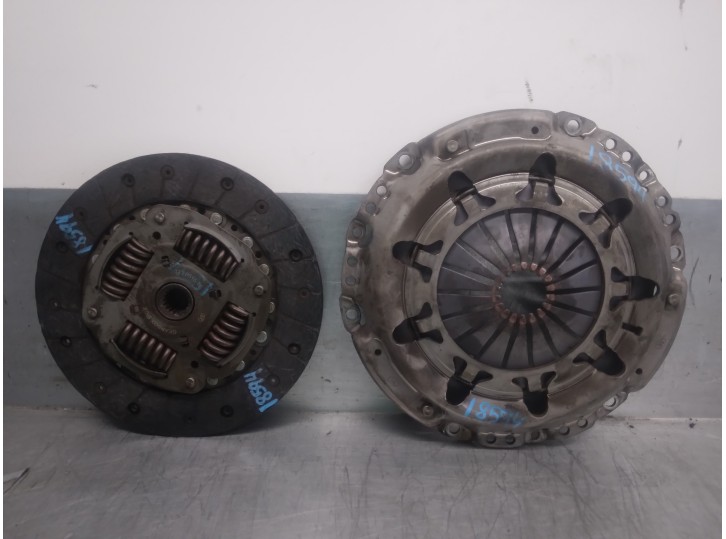 Replacement clutch kit for Peugeot 307 CC (S1) 2.0 16V cat OEM IAM reference 123034810 