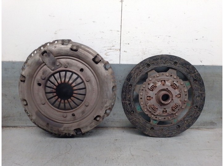 Replacement clutch kit for Opel Combo E Tour / Life (K9) 1.5 OEM IAM reference 9820879880 1650400680 LUK