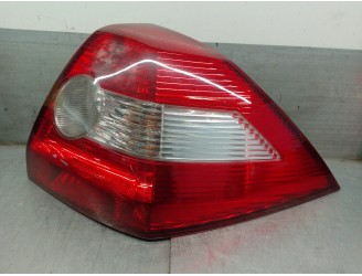 Recambio de piloto trasero derecho para renault megane ii classic berlina 1.5 dci diesel referencia OEM IAM 8200142681 4 PUERTA