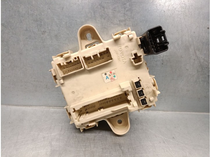 Recambio de caja reles / fusibles para lexus rx (_u3_) 400h awd (mhu38_) referencia OEM IAM 8267048060 8267048060 