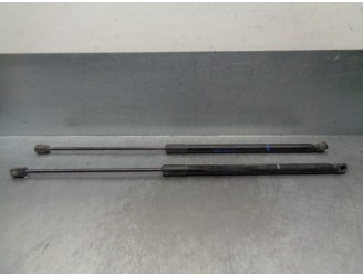 Replacement boot / tailgate shock absorbers for Opel Corsa D 1.4 16V CAT (A 14 XER / LDD) OEM IAM reference 13182537 